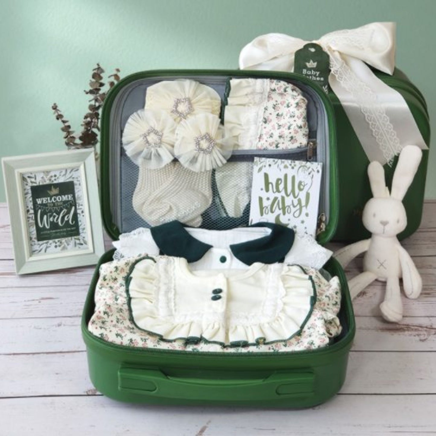 Gorgeous Green Baby Girl Gift Set Luggage 0-3 Months