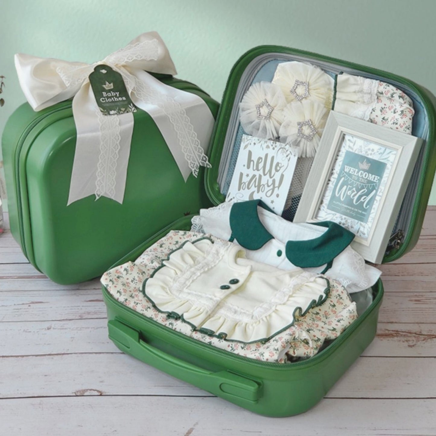 Gorgeous Green Baby Girl Gift Set Luggage 0-3 Months